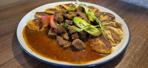 Szarvaspörkölt dödöllével.