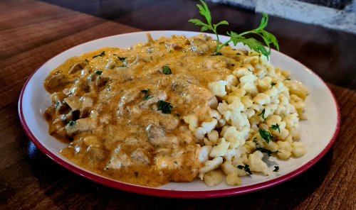 Tejfölös gombapaprikás tésztával