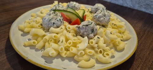 Kapros húsgombóc, tésztával