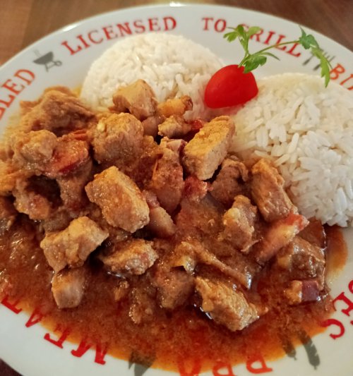 Serpenyős rablóhús, rizzsel