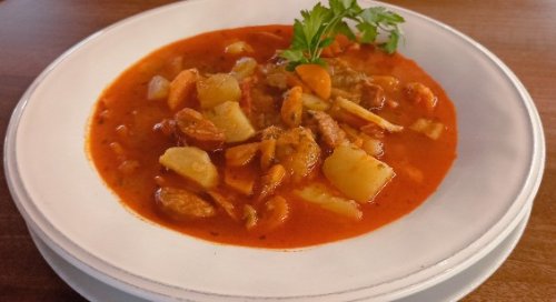 Burgonyaleves, kolbásszal