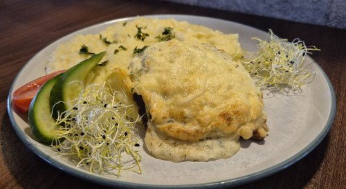 Csőben sült kapros-túrós sertéskaraj, burgonyapürével