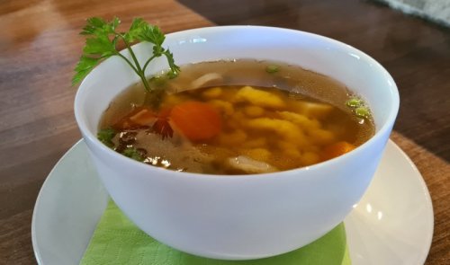 Zöldségleves cérnametélttel.