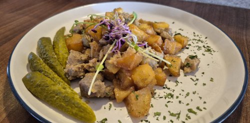 Brassói aprópecsenye, csemege uborkával