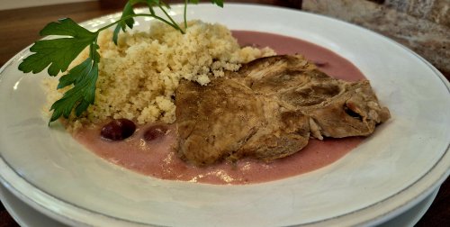 Főtt hús meggy mártással és darával