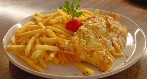 Dubarry csirkemellfilé, rizi-bizivel.