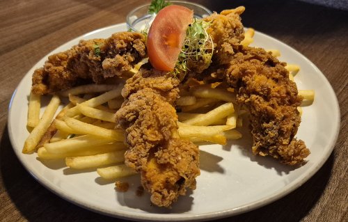 Kentucky csirke hasábburgonyával és fokhagymás majonézzel