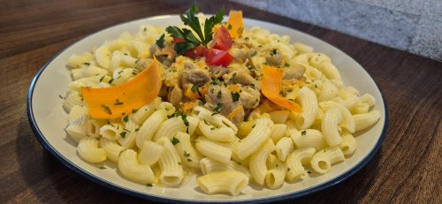 Eszterházy csirkeragu, tésztával