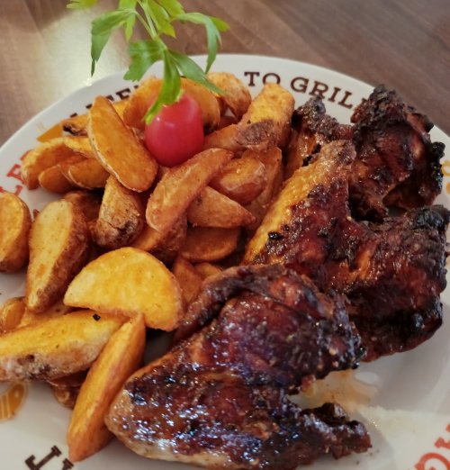 BBQ csirkeszárny steak burgonyával