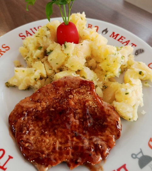 BBQ sertésflekken, petrezselymes burgonyával