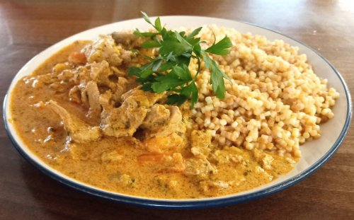 Sertés paprikás, tarhonyával