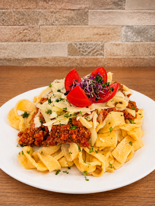 Házi tagliatelle tészta, bolognai raguval