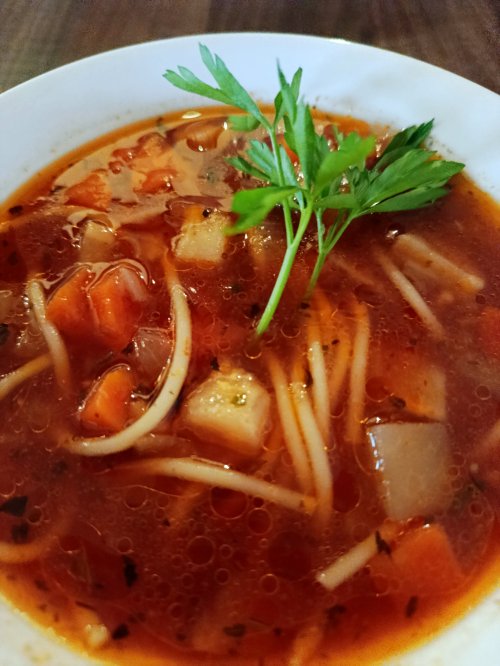Minestrone leves.