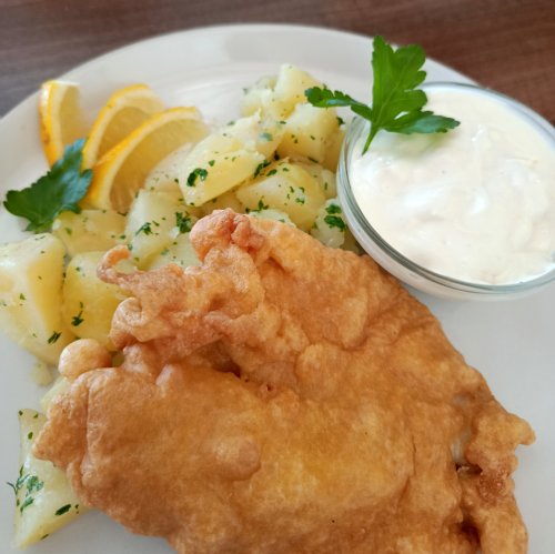 Párizsi bundás halfilé, petrezselymes burgonyával és tartár mártással