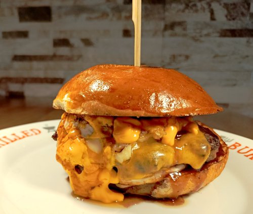 "CHEESE BOMB" Burger
