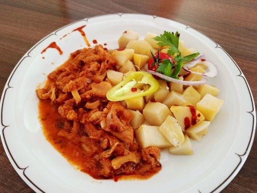 Pacal pörkölt, főtt burgonyával