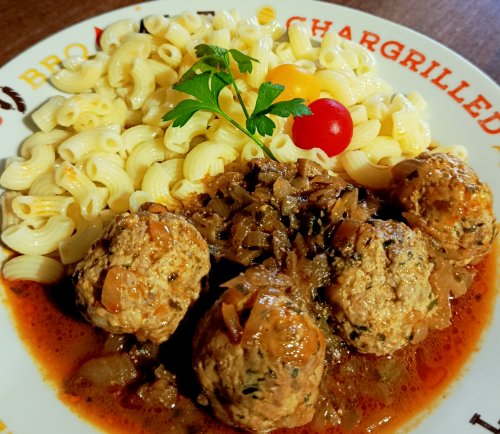 Bakonyi húsgombóc tésztával.